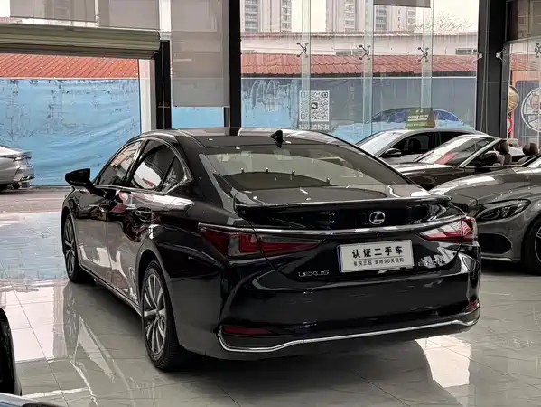 Lexus ES 2018