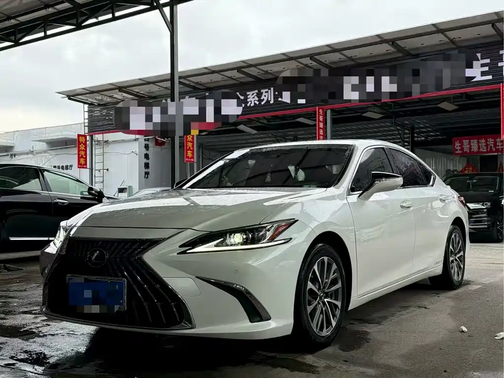 Lexus ES 2022 — фото 1