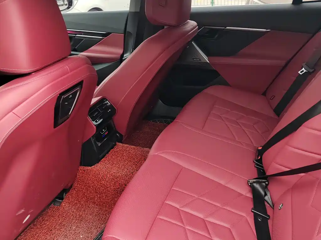 BMW 5 Series 2025