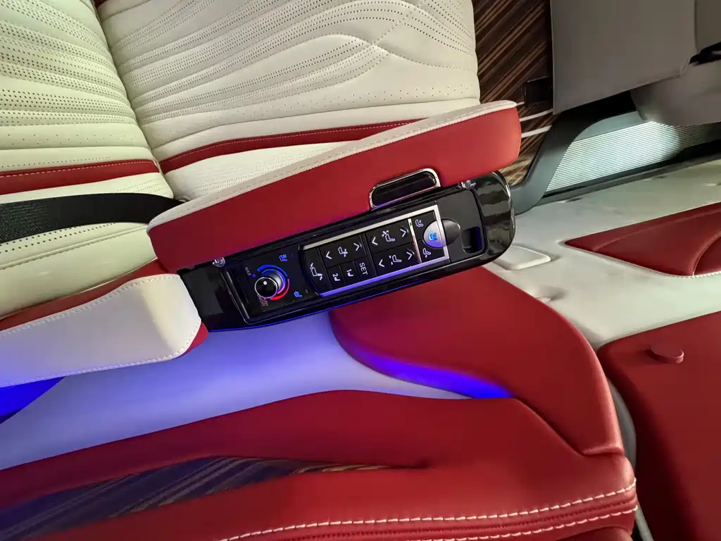 Toyota Hiace 2025 — фото 22