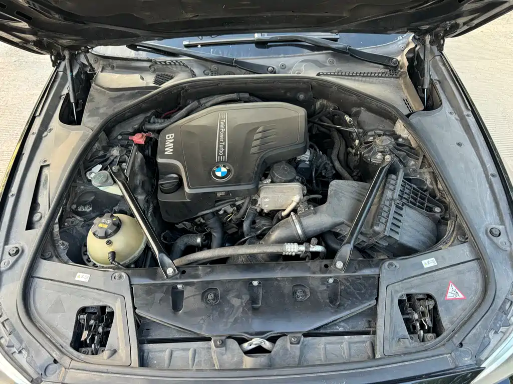 BMW 5 Series 2015 — фото 10