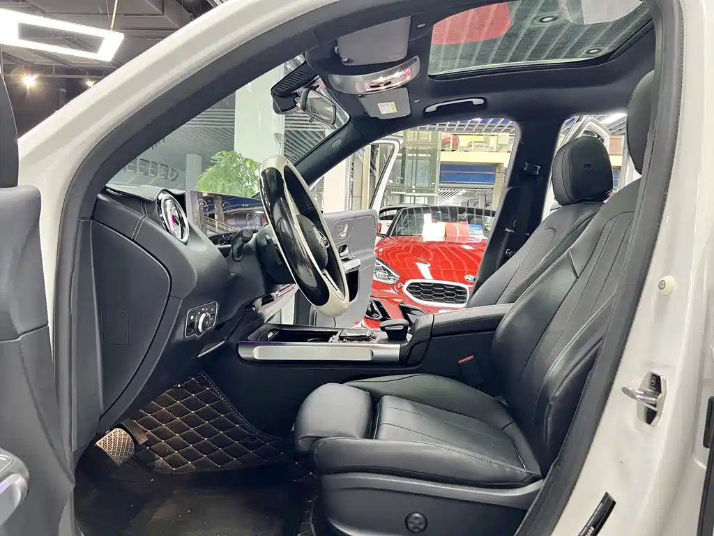 Mercedes-Benz GLB 2023