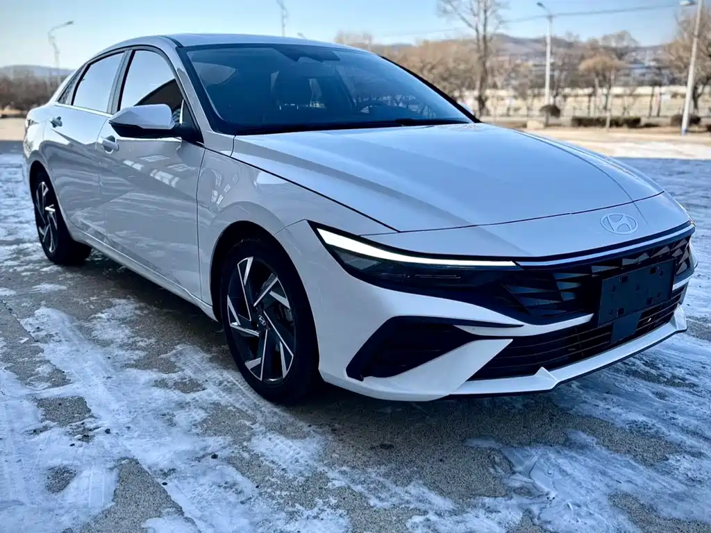 Hyundai Elantra 2023 — фото 3
