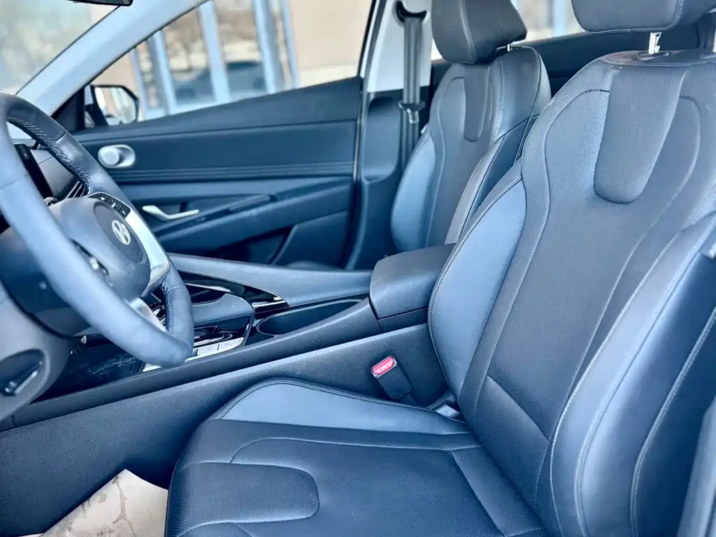 Hyundai Elantra 2023 — фото 16