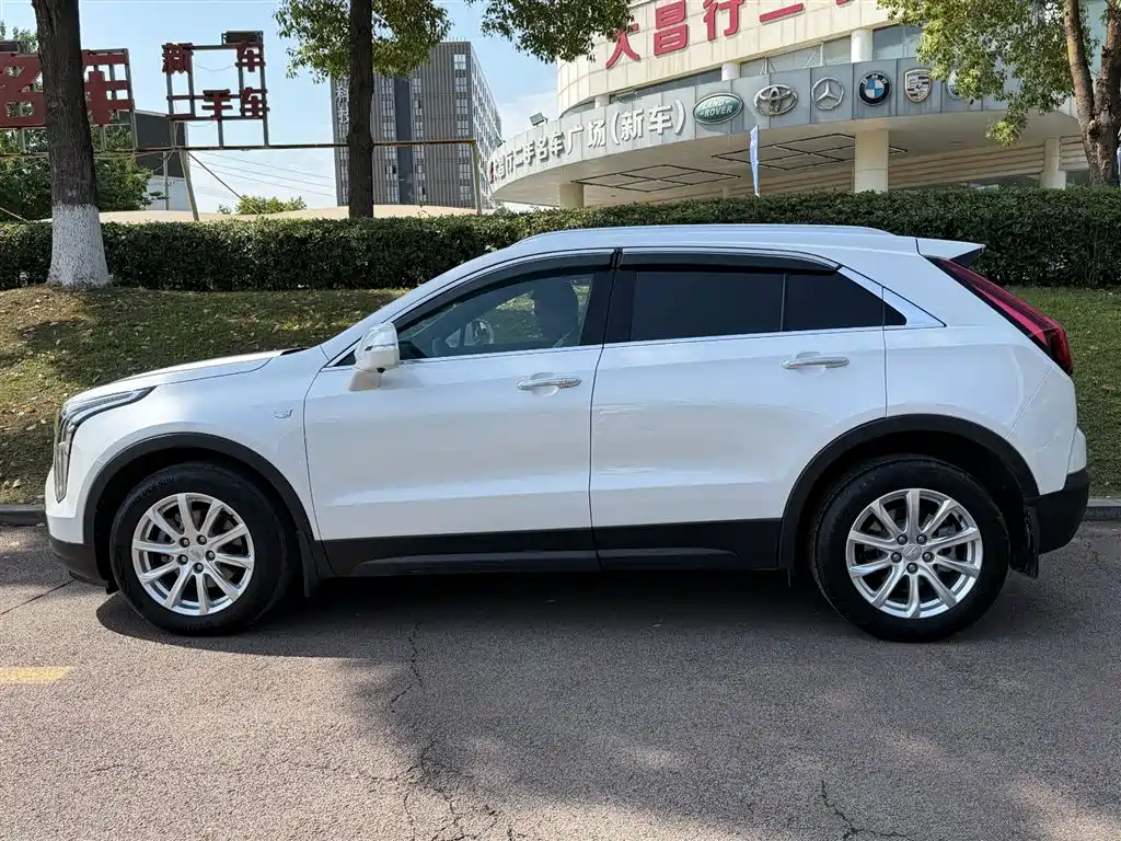 Cadillac XT4 2023 — фото 3