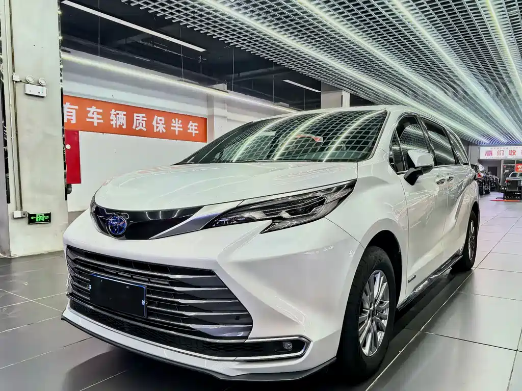 Toyota Sienna 2022 — фото 2