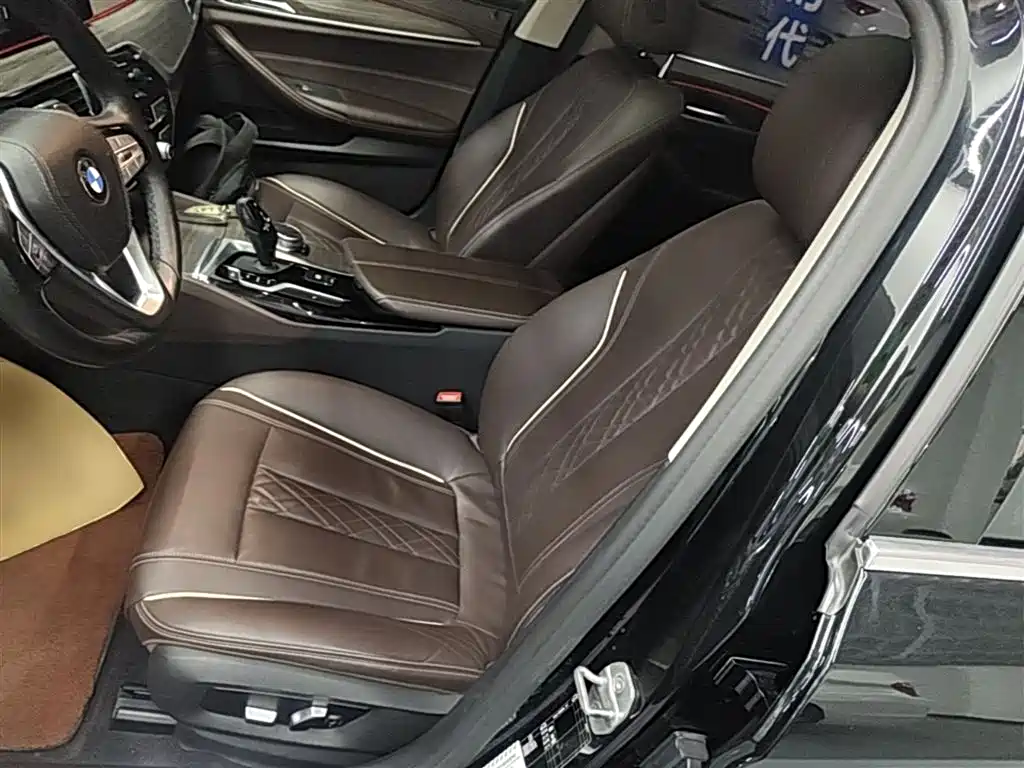BMW 5 Series 2020 — фото 15