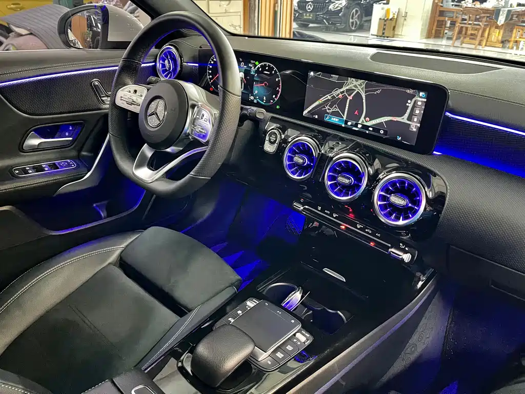 Mercedes-Benz A-Class 2023 — фото 14