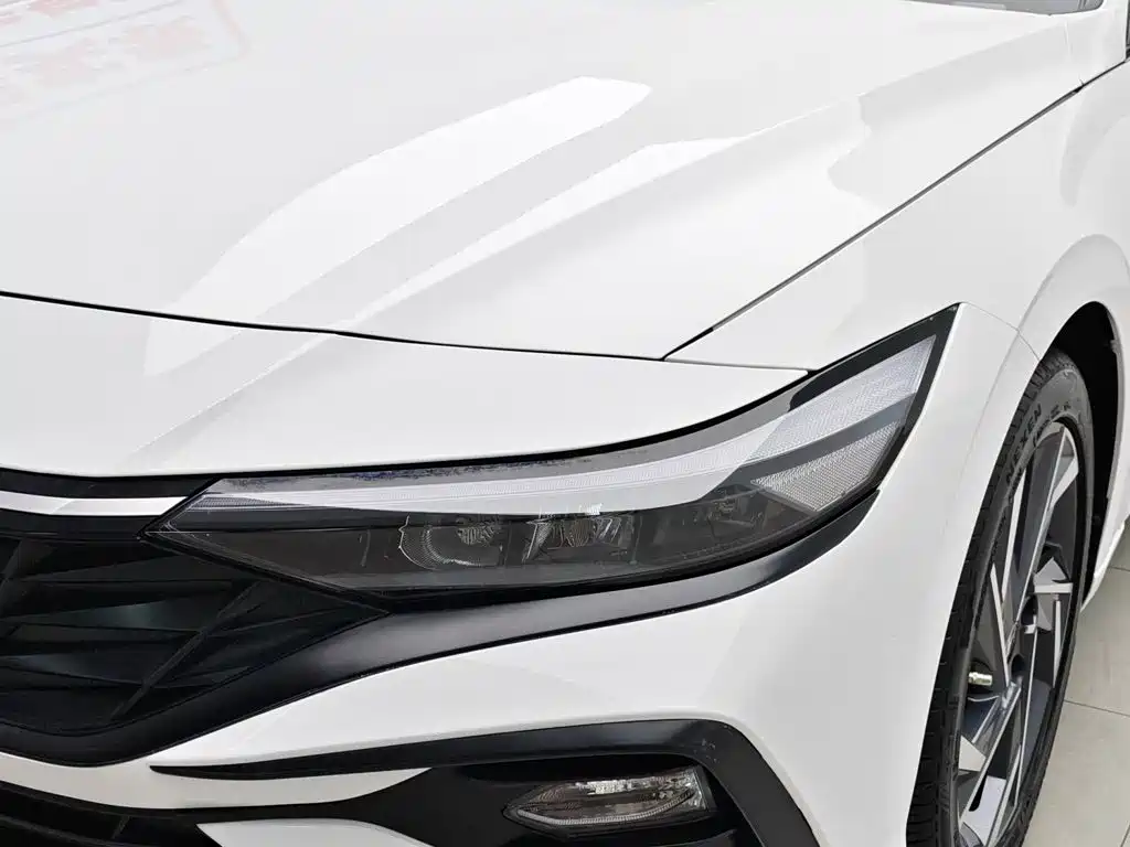 Hyundai Elantra 2023