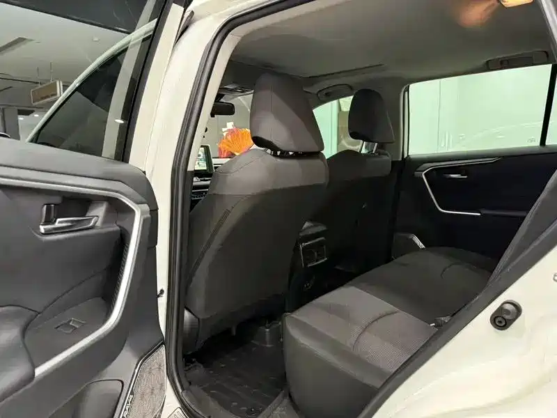 Toyota RAV4 2020 — фото 11