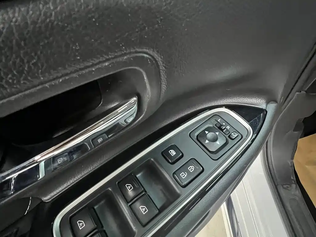 Mitsubishi Outlander 2022 — фото 16