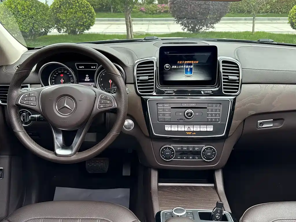 Mercedes-Benz GLE 2017 — фото 12