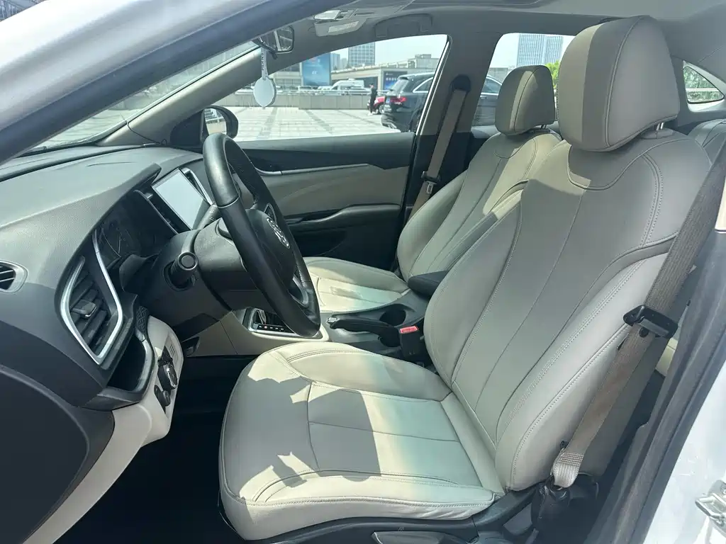 Buick Excelle 2018 — фото 12
