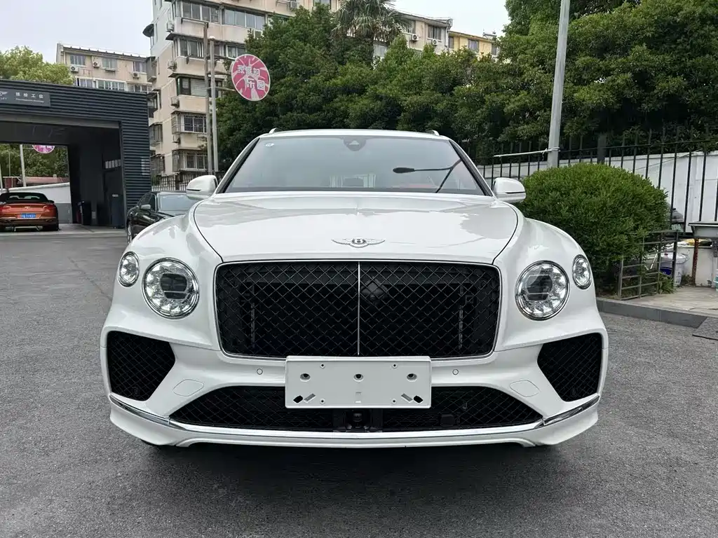 Bentley Bentayga — фото 1