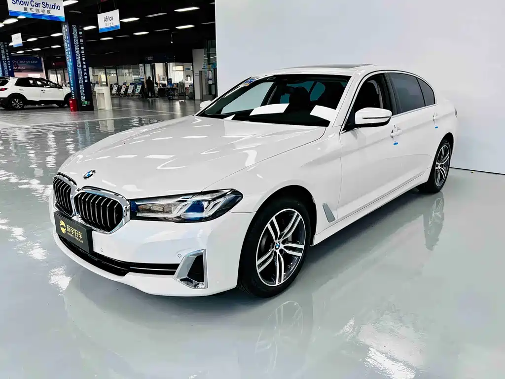 BMW 5 Series 2022 — фото 1