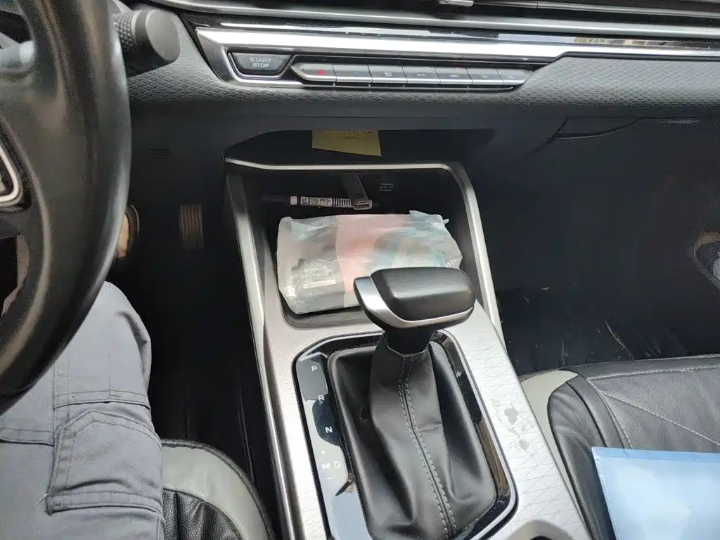 Geely Emgrand 2022