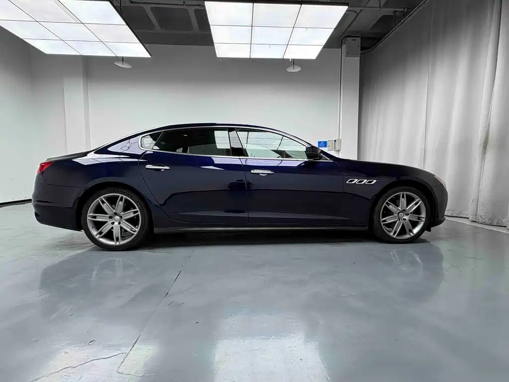 Maserati Quattroporte 2018 — фото 15