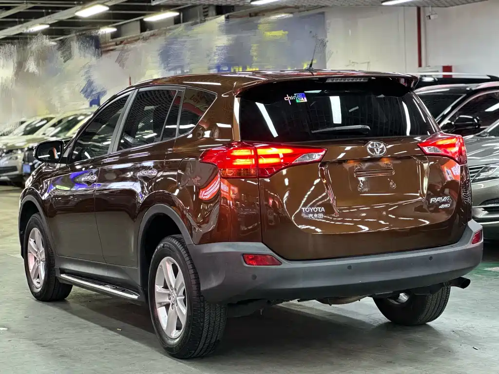 Toyota RAV4 2015 — фото 6