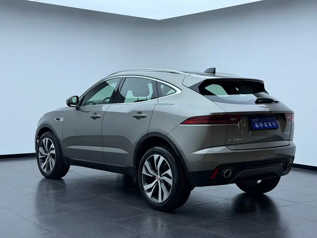 Jaguar E-PACE 2023 — фото 4