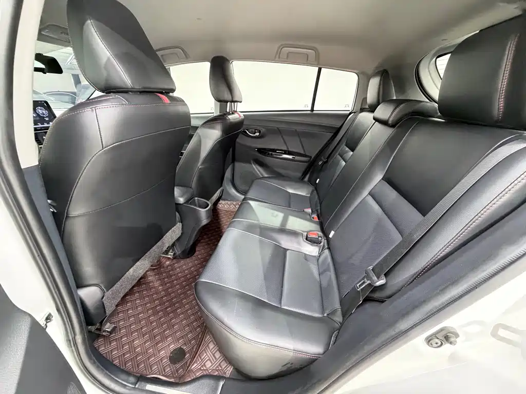 Toyota Yaris L 2022 — фото 8