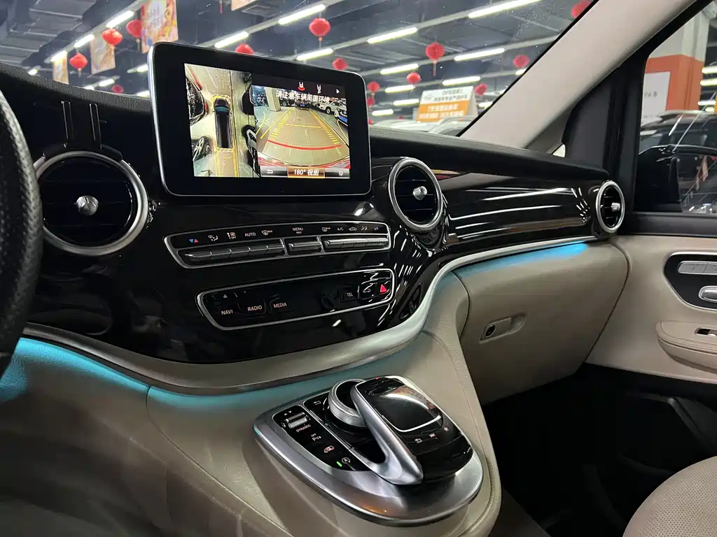 Mercedes-Benz V-Class 2019 — фото 9