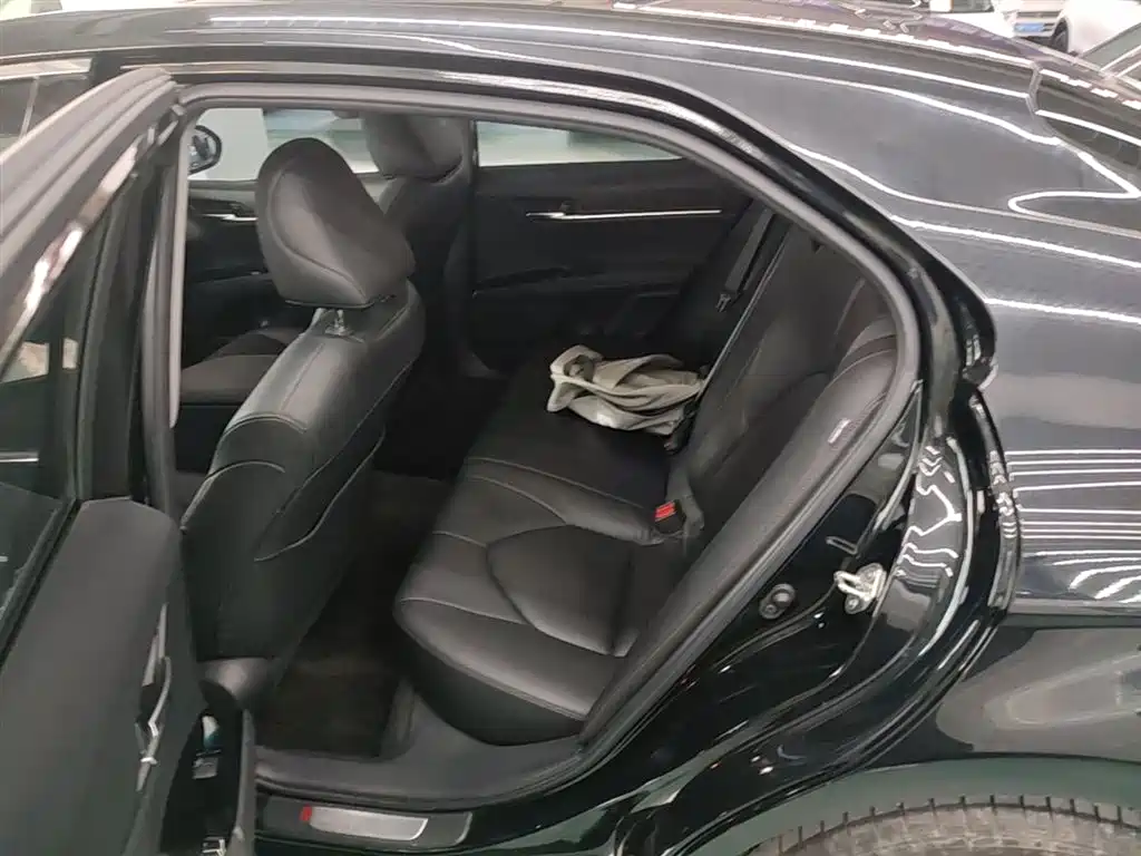 Toyota Camry 2021 — фото 17