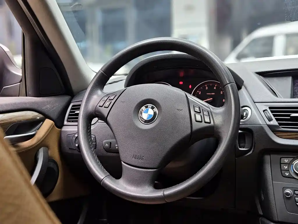 BMW X1 2012 — фото 7