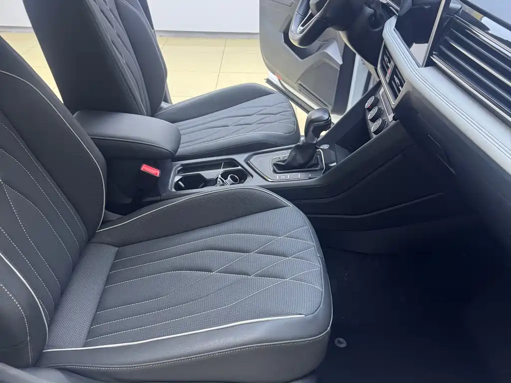 Volkswagen Tiguan L 2023 — фото 11
