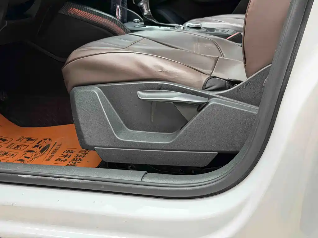 Audi Q2L 2019