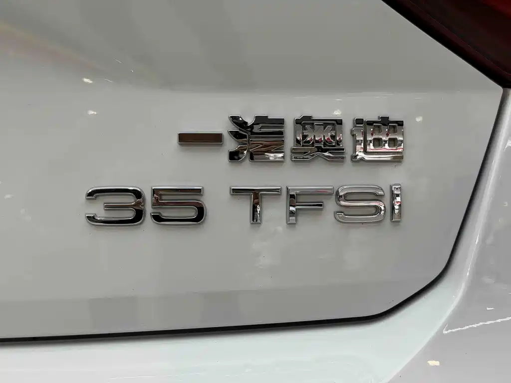 Audi Q2L 2019 — фото 13