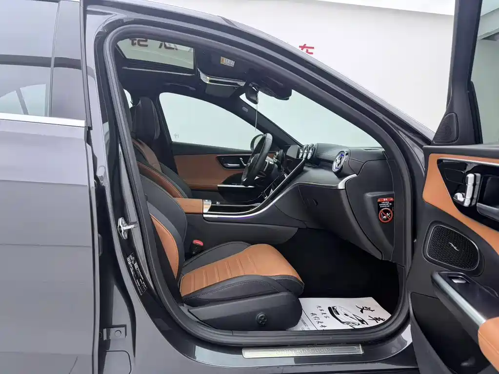 Mercedes-Benz C-Class 2023 — фото 12
