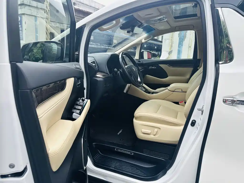 Toyota Alphard 2023 — фото 8