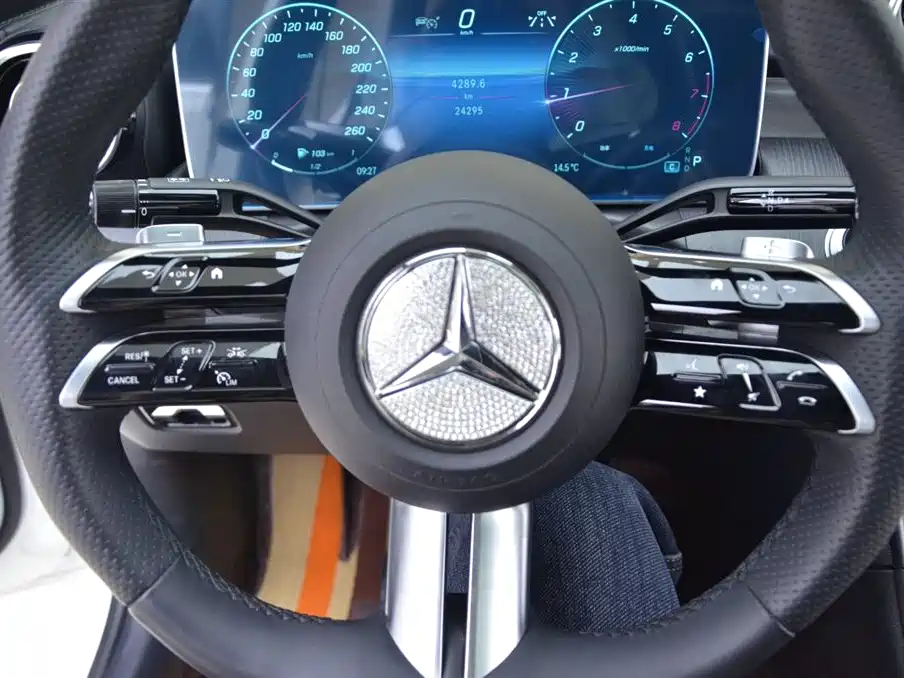 Mercedes-Benz C-Class 2023 — фото 8