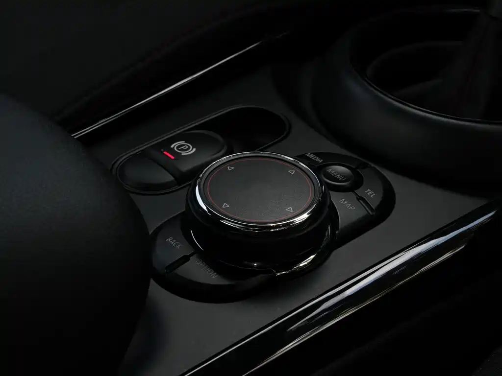 MINI Clubman 2018 — фото 35