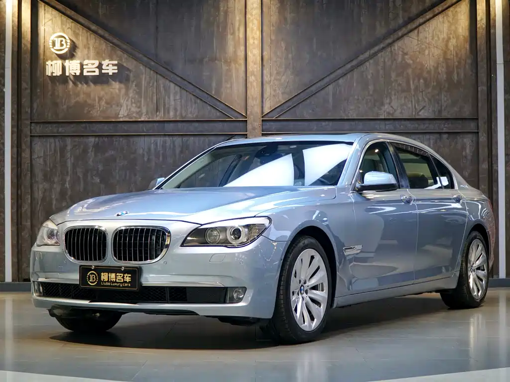 BMW 7 Series 2012 — фото 1