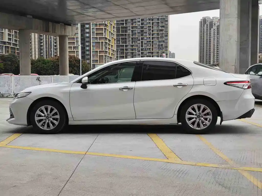 Toyota Camry 2020 — фото 17