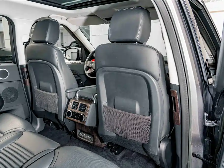 Land Rover Discovery 2023 — фото 21