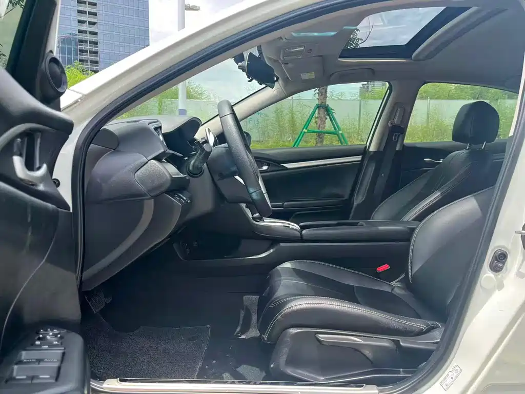 Honda Civic 2018 — фото 10