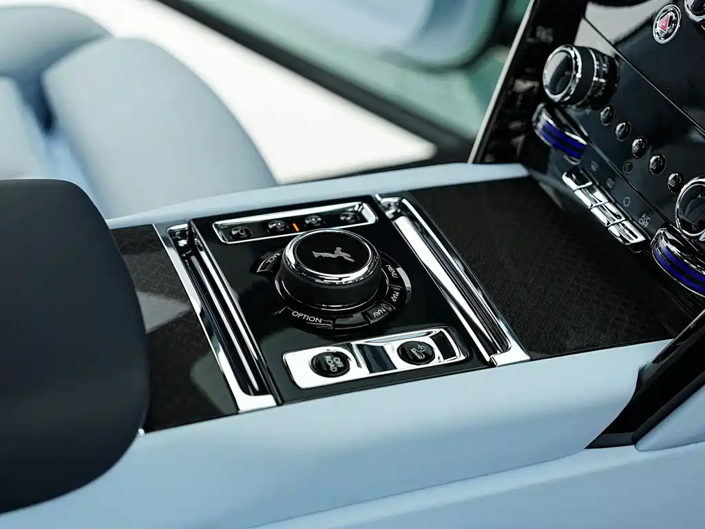Rolls-Royce Cullinan 2023 — фото 18