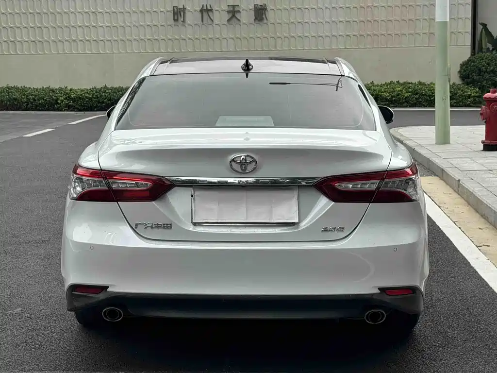 Toyota Camry 2023 — фото 3
