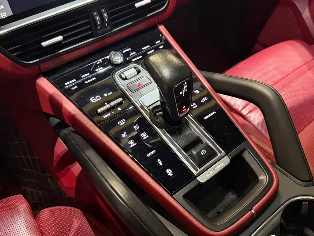 Porsche Cayenne 2021 — фото 10