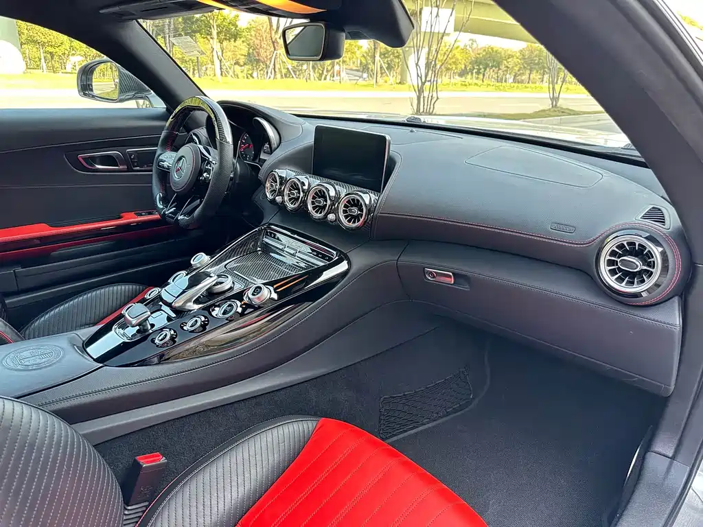 Mercedes-Benz AMG GT 2018 — фото 15