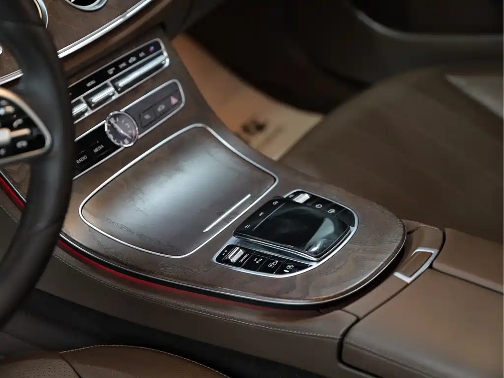 Mercedes-Benz E-Class 2019 — фото 10