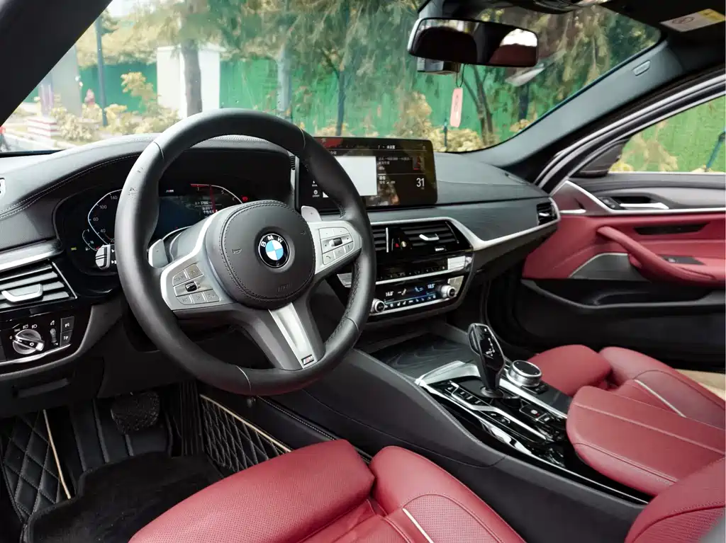 BMW 5 Series 2022 — фото 10