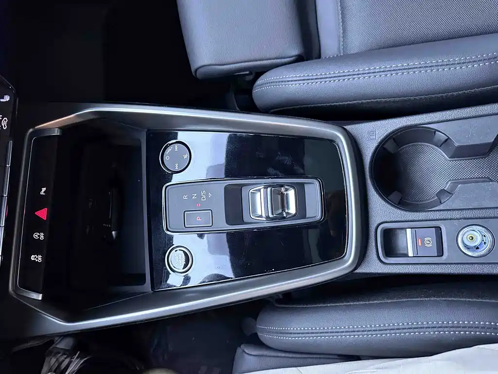 Audi A3 2023 — фото 13