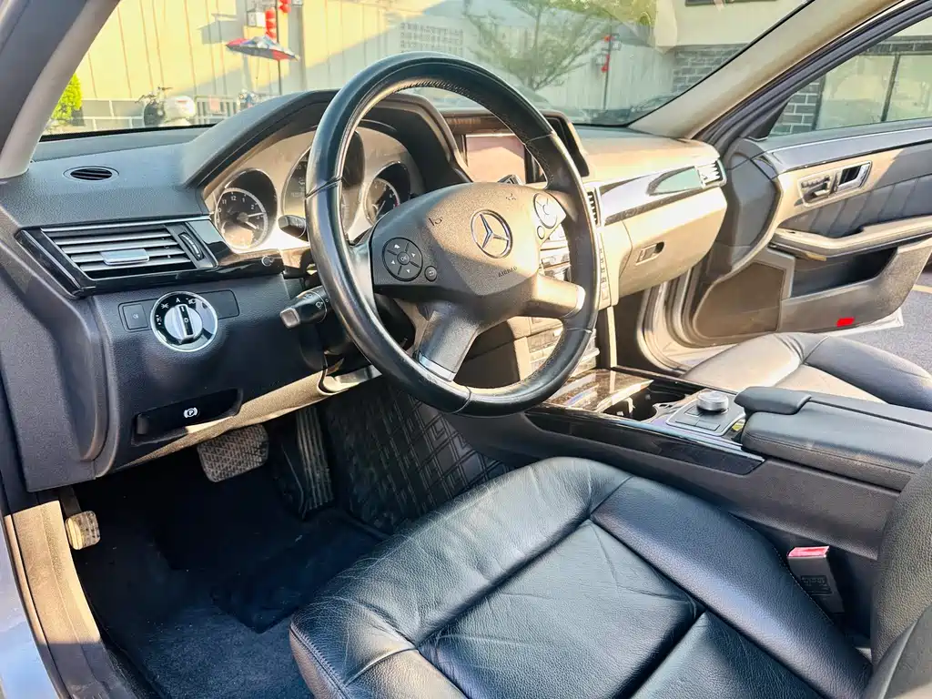 Mercedes-Benz E-Class 2010 — фото 15