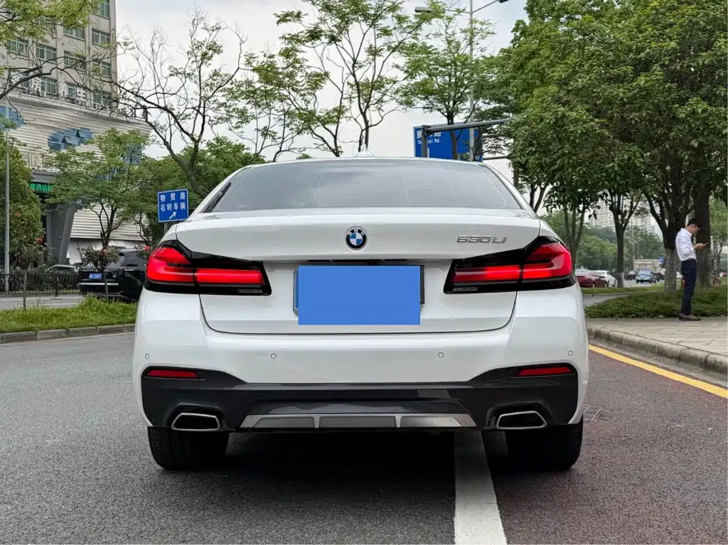 BMW 5 Series 2021 — фото 11
