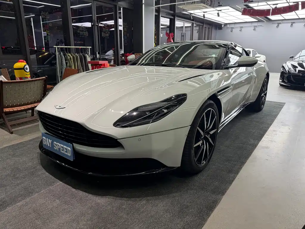 Aston Martin DB11 2018 — фото 2