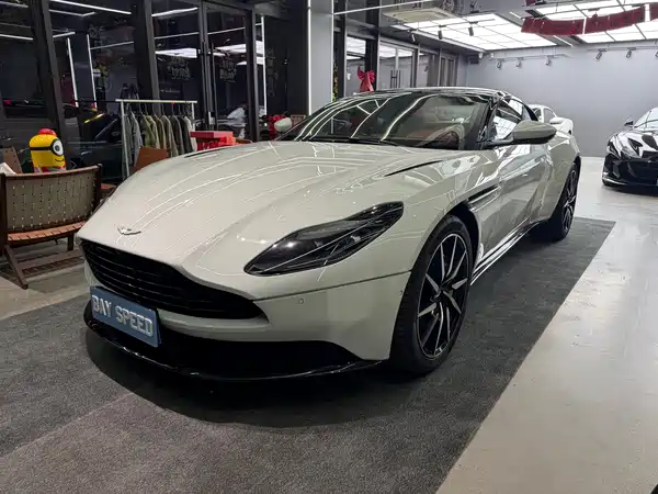 Aston Martin DB11 2019