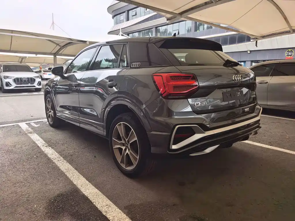 Audi Q2L 2022 — фото 21